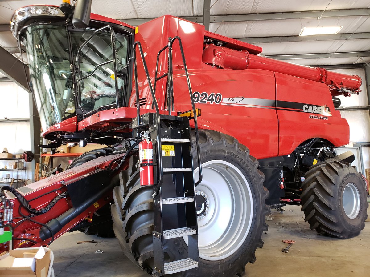 BeerbohmC's tweet photo. @Case_IH 9240 #AxialFlow @GoodyearFarm #LSW #BIGTires #Floation @TitanAg https://t.co/vARMVkqZpB