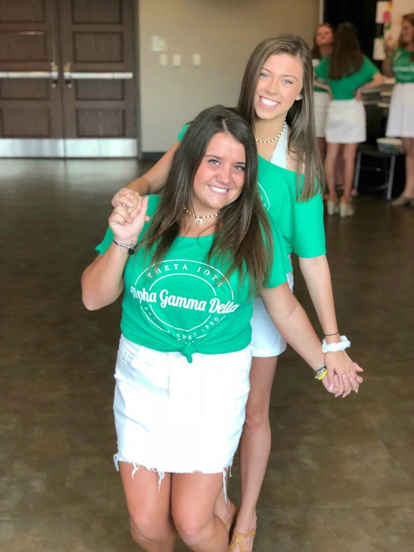 b_lamon21's tweet photo. #WKUhandsdonthaze18 because these hands are too busy holding my sweet sisters tight❣️@WKU_AlphaGam https://t.co/Pmj4kQw4H0
