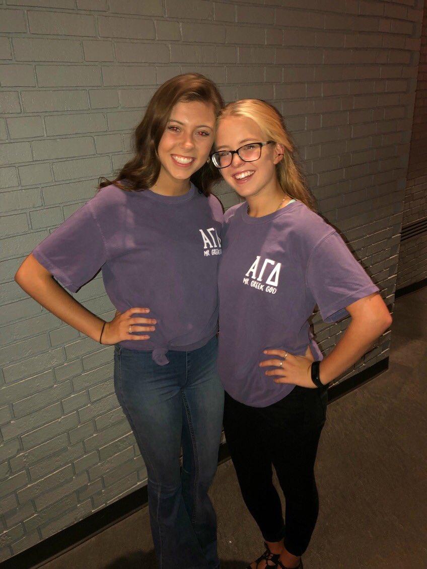 b_lamon21's tweet photo. #WKUhandsdonthaze18 because these hands are too busy holding my sweet sisters tight❣️@WKU_AlphaGam https://t.co/Pmj4kQw4H0