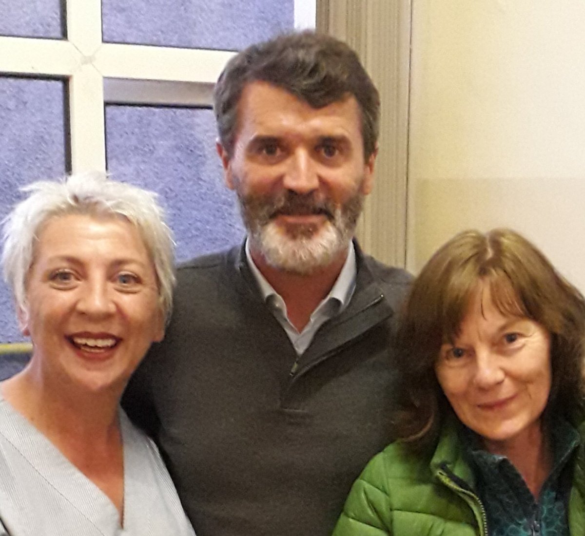 C1McD's tweet photo. Great to see Roy Keane visiting Cobh Hospital this evening. @KENNYTCORK @NeilRedFM @fiona96fmnews @deshocks @CobhEdition @sportnmanyforms @pure_cork @CobhRamblersFC @BigRedBench https://t.co/xM90mPMY63