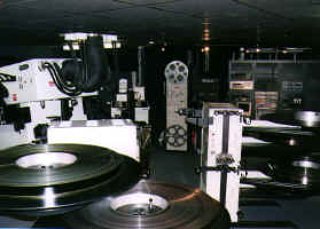 ProjectionistR's tweet photo. The original IMAX projection booth here in Dublin, 1998 - 2000 🎞 You can watch my IMAX documentary, via the link in my bio! #imax #imaxdublin #35mm #film #projectionist #projection #projector #dublin #ireland 📽🎬🇮🇪 https://t.co/lDcJP3giD3
