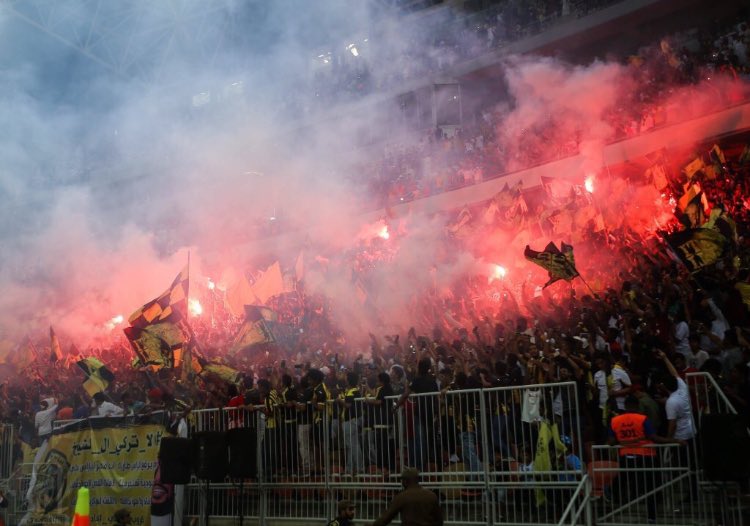 masood_1927_90's tweet photo. #الاتحاد_الوحده

فريقهم متذيِل الترتيب وهذا حضورهم ، ليعلم الجميع أن الإتحاد بالنسبه لهُم"مبدأ" وليس ميول 💛🖤😴. https://t.co/2cFvXe1RiQ