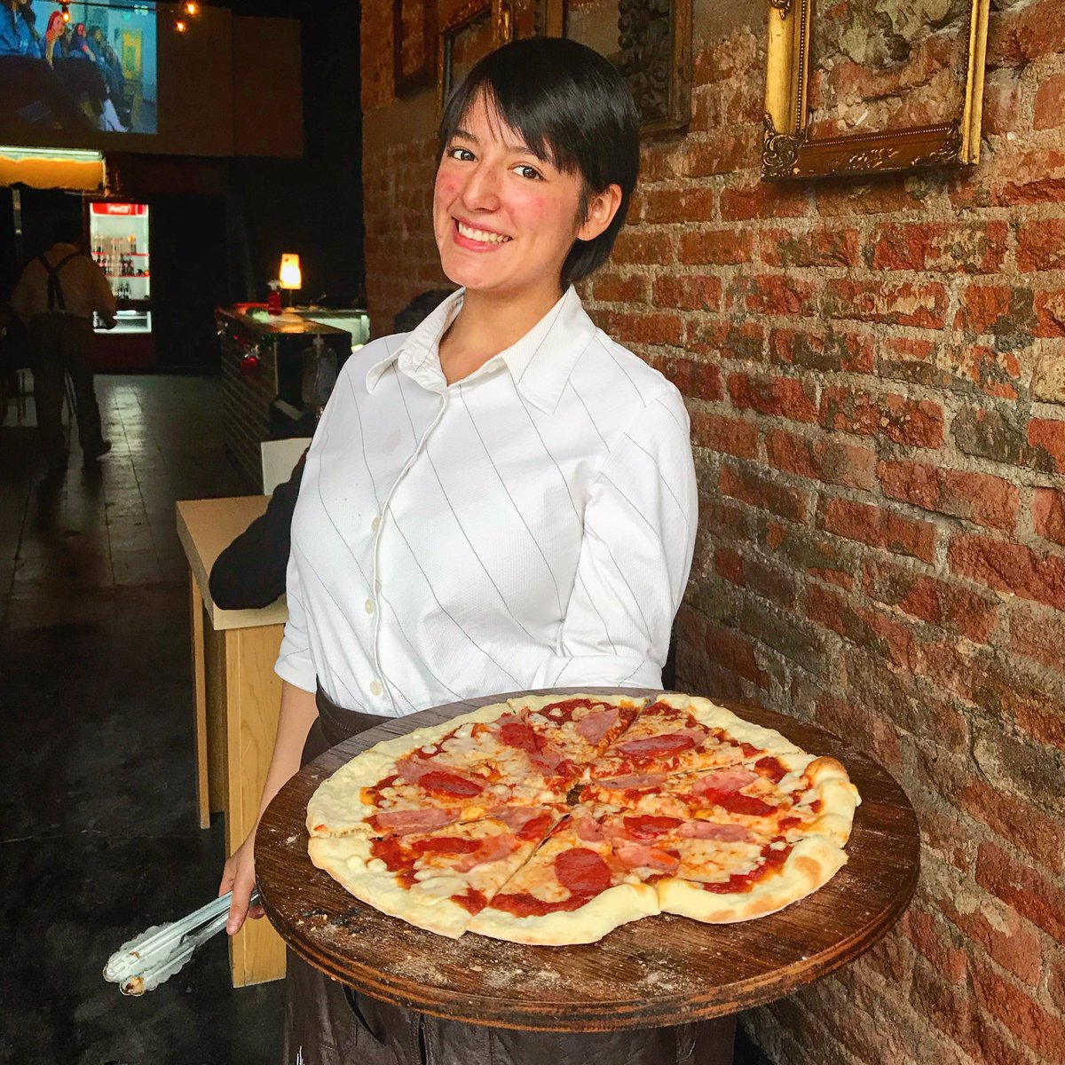 PizzaRodizio's tweet photo. El secreto de la felicidad está en sonreír siempre. Y con pizza se multiplica.-
- 
#pizzas #pizza #pizzatime #pizzalover #food #instafood #foodporn #pizzaporn #foodie #pizzaparty #pizzagate #yummy #pizzalove #delicious #tasty #pizzagram #pizzeria #foodlover #photography https://t.co/HMVcnieYvV
