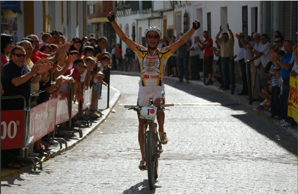 mldiez_'s tweet photo. Érase una vez... Hoy hace ocho años, @paco_mancebo consigue su segundo título consecutivo de campeón de España de BTT Maratón... Y van ¿?
#pacomancebo #territoriomancebo #btt #vtt #mtb #mountainbike #bike #ciclismo #mtblife #bicicleta #velo #ciclospro #motivation https://t.co/rsDwfsZpd4