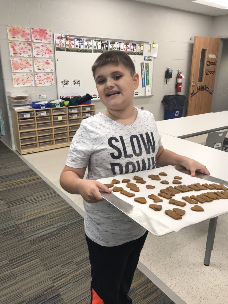 MrsJKelsheimer's tweet photo. Mrs. K’s Happy Dog bakery was busy preparing our orders today. Look how hard our workers are working! #happydog #dogtreats #MrsKs https://t.co/gKvjhN5TLX