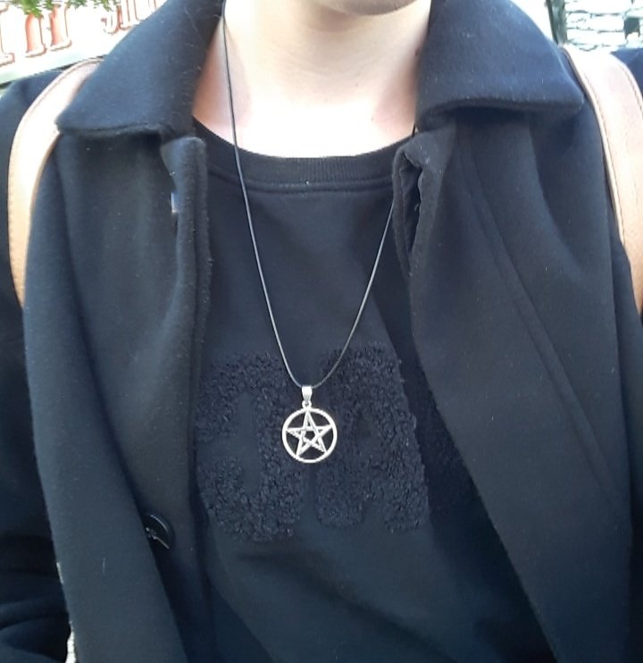 Tess_depauw's tweet photo. New witchy stuff πβ‘ #witchcraft #witch #newintrests #newwitch #modernwitch #transgender https://t.co/KrP3WuzlCp