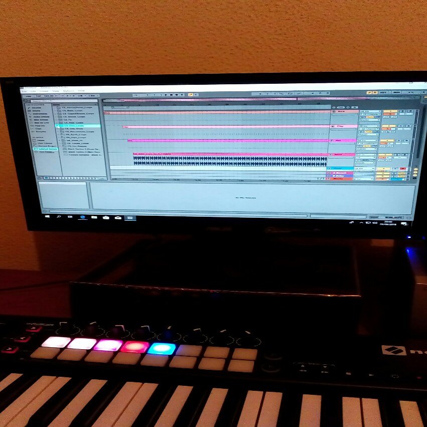 ObyDj's tweet photo. Cozinhando hoje têm jantar e lá vamos nós #housesessions #techsessions #technosessions #housemusic #techhouse #technolove #techtribal #technoanimal #techxone #deeptechno #abletonlive #producer #novation #pioneer #xone #traktor #podcast #djobyvoga @ObyDj 😎✌🎼🔊🎧 https://t.co/o6gO4hZEUR