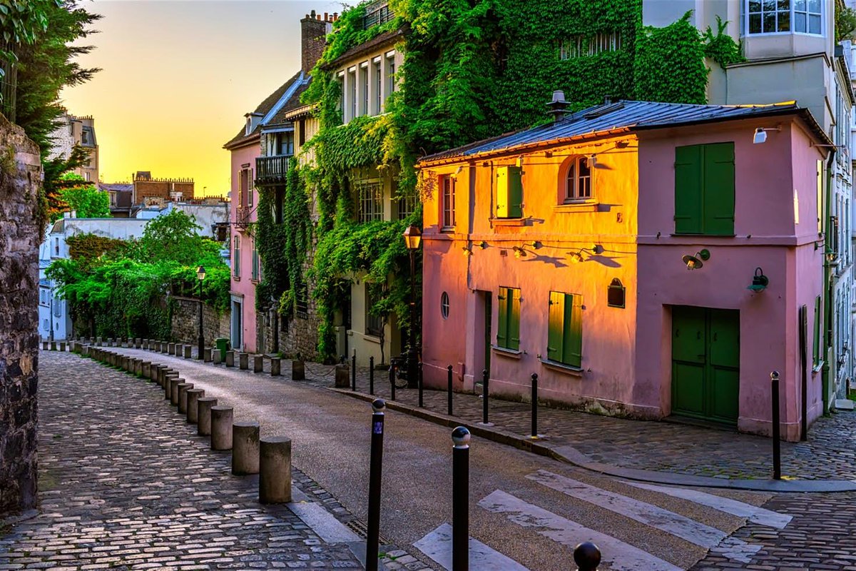 lonelyplanet's tweet photo. How to live like a local in #Paris (no surprise – you'll be spending a lot of time #enterasse): https://t.co/KrrRlve1EF #travel https://t.co/Ob52g0DErK