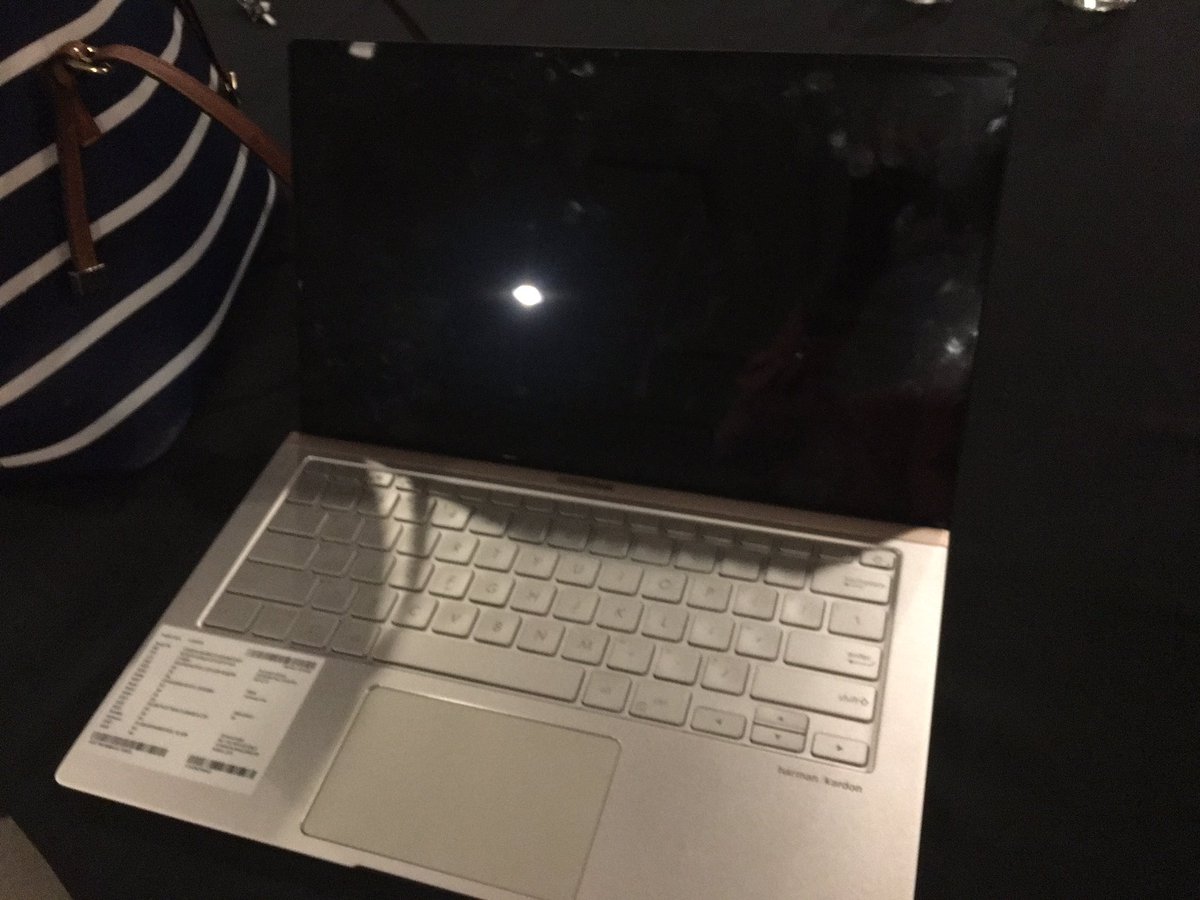 EdelenbosJ's tweet photo. Ooolala one sexy laptop from Asus! @ASUSUSA love the Ergonomic keyboard design too! Work smarter! #StaplesTech https://t.co/pOSPtTooFK