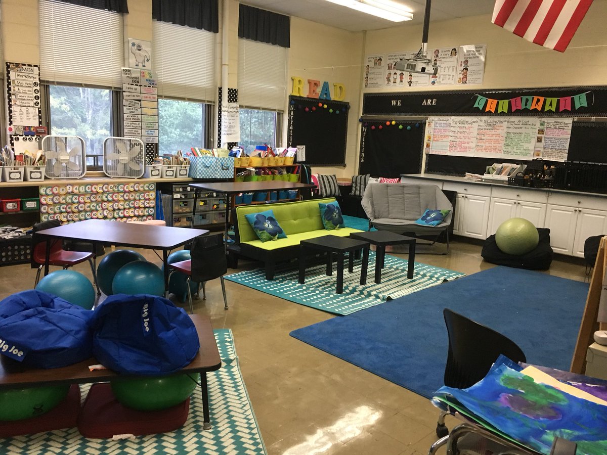 MrMarkWinters's tweet photo. While we are looking at new seating arrangements at SPG.”, let’s look at a 2nd grade class. #HighlanderInnovation https://t.co/B4Lvn1flKL