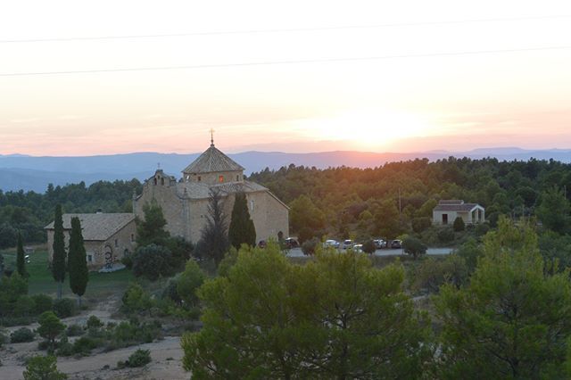 ConsolacionH's tweet photo. Beautiful sunset ⠀
⠀
#Ataredecer #Naturaleza #hotelviews #travel #viaje #viatge #travelling #instatravel #Spain #España #Aragón #Teruel #Matarranya #instanature #nature #hotel #hotelrural #nature_perfection #ignature #instanature #mountain #naturelov… https://t.co/hNCPfYezql https://t.co/RK7fwjLGcp