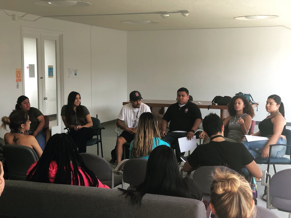 LegacyFundsHNU's tweet photo. Current students sit and talk to freshmen about becoming first generation college students.
#holynamesuniversity #firstgenerationgraduates #firstgenerationcollegestudent #hnusocialjustice #sociajusticecafe https://t.co/8sdjeIwpA6