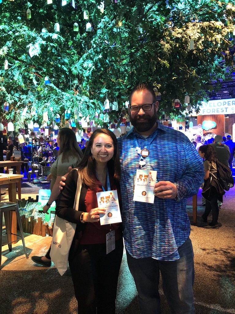 ReneeSela's tweet photo. By the Gratitude Tree at #DF18 feeling #grateful for MVPs like @danieljpeter who know the value of #smallbiz #TrailblazerCommunity https://t.co/mvRUnvW2xF