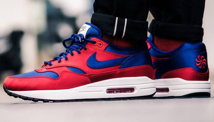 KicksDeals's tweet photo. Still time to cop the university red/deep royal 'Satin' Nike Air Max 1 SE for OVER 50% OFF retail at $55.99 + FREE domestic US shipping!

BUY HERE -> https://t.co/79TArYIYyW (use promo code ZONE20) https://t.co/NNHnTbKgyL