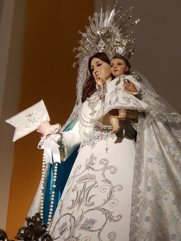 NtraSraRosario's tweet photo. Nuestra patrona ya está en su trono esperando a que llegue el día 5 para bendecir a su pueblo y que éste la llene de flores 💐🌹🌷
#Patronales2018 #Torrejon #FDT2018 https://t.co/jQkhazZloX
