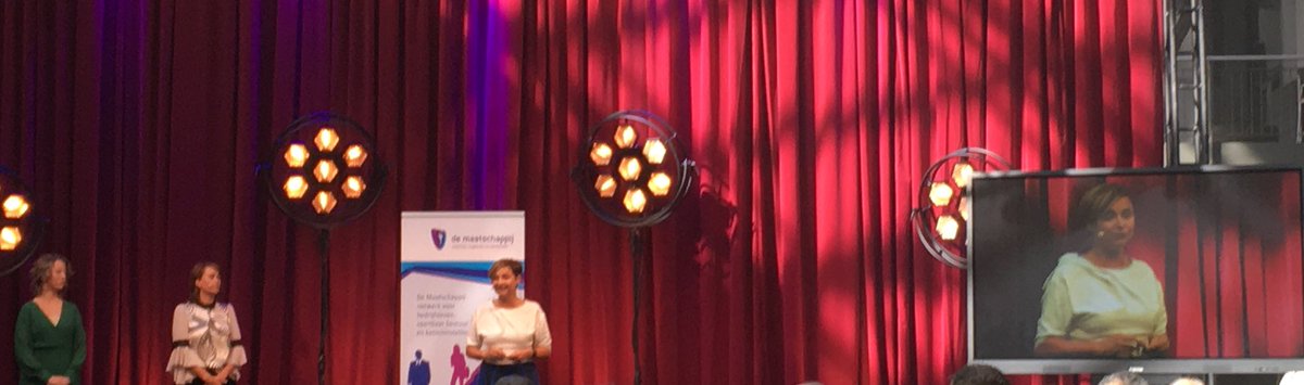 WTCTwente's tweet photo. Een #trotse #TrudyVos als host met het #ROCvanTwente en organisator van het congres 150 jaar techniek in Twente en gastvrouw voor koning Willem-Alexander. https://t.co/xxWHbOSlzf