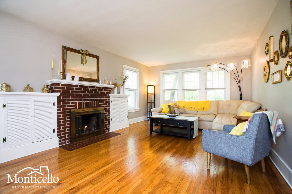 RealEstateNYS's tweet photo. Fall just began but fireplace season is around the corner and 4 Snowden in Delmar is always ready to heat up the living room! #TeamMonticello #Sold #fireplace #naturalheat #brick #brickfireplace #hardwood #whitecabinets #simple #realestate #Delmar l #AlbanyCounty #wednesdayvibes https://t.co/KM7MK0SJeD