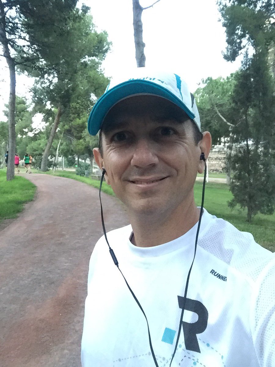 miguelgiron1975's tweet photo. Paseito con los @CLUB_RRT por el Carril Hacendado. Hoy de blanco @RUNNING_CV !!! #Walk4Fun https://t.co/iAtlh9R7Yv