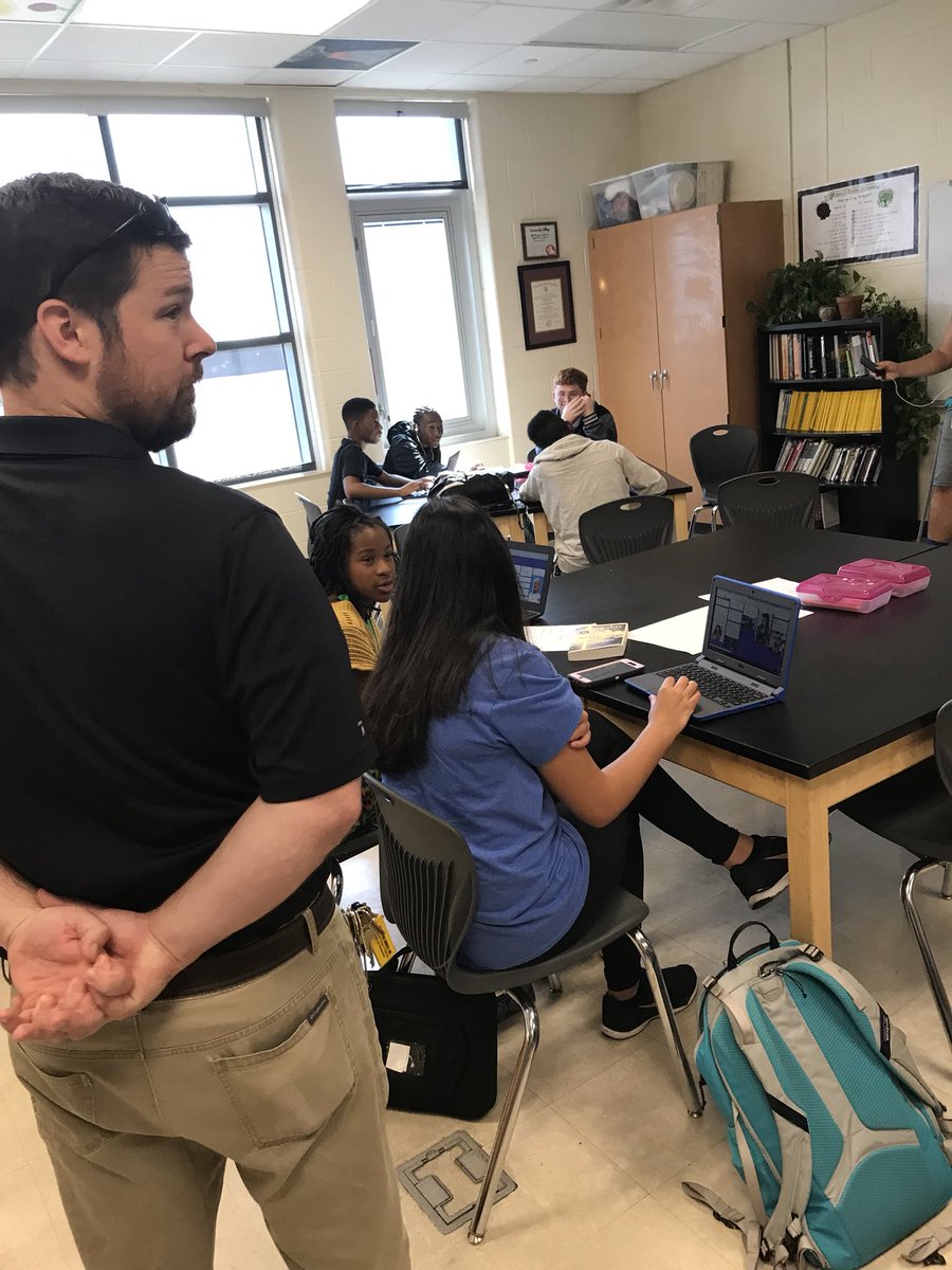 RVJournalism's tweet photo. Students discussing who they would be for a day if they could switch bodies with someone’s. Relating to the book “Everyday” by David Levithan #RVReads18 #RVReads2018 https://t.co/ocSMFvqx0r