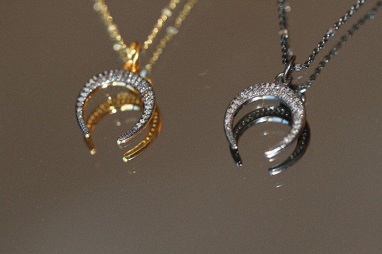 My interview with <a href="/jeweljk/">Jewel</a> about the creative process, keeping it real, &amp; her new jewelry line #songlinesbyjewel #songlinesbyjewel bit.ly/2IjQuU2