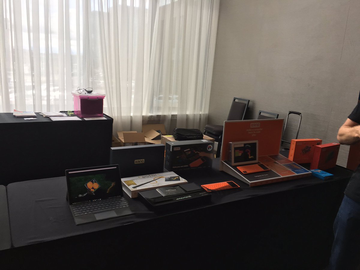 EdelenbosJ's tweet photo. My 10 yr old would flip for these products from Kano! Build the unit, code the unit and even I can understand the instructions! Way to go, a for sure go to holiday gift! #StaplesTech https://t.co/tobwG1o2Nv