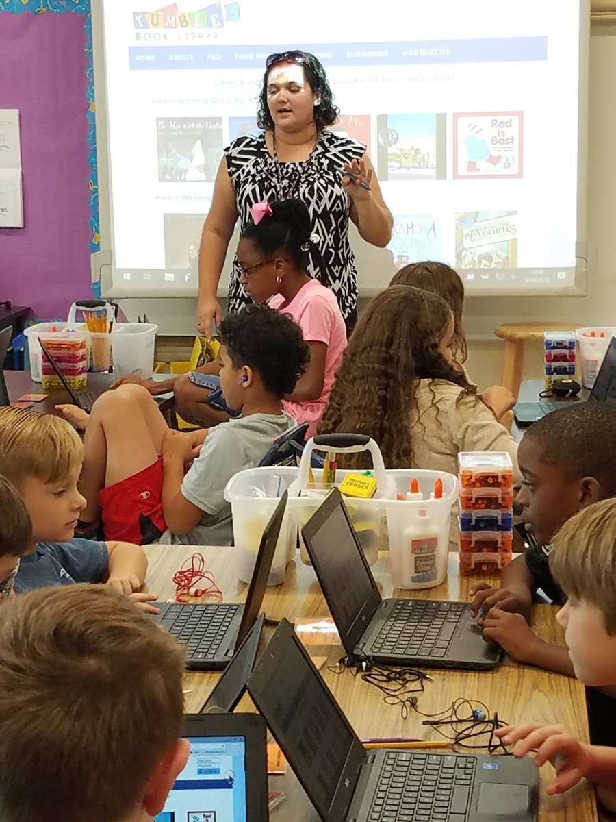 GreenbrierElem1's tweet photo. Students are exploring the Tumblebook library in Mrs. Quin's class. #successfullearners #wearegreenbrier #schoolofkindness https://t.co/RsQDAo0V2q