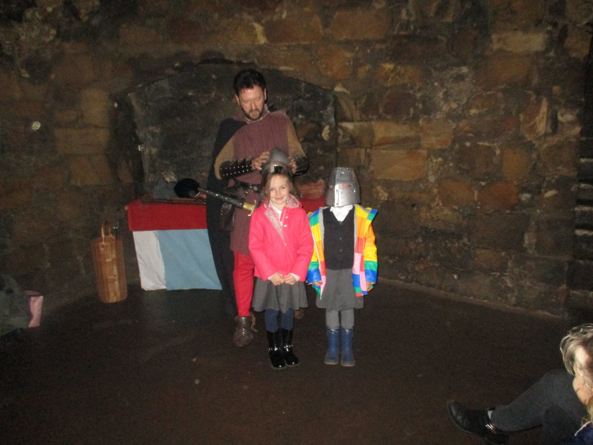 P2WCockenziePS's tweet photo. We learned a lot about armour and weapons from a real life knight today on our Dirleton Castle visit. @CockenziePS https://t.co/YRBSIvz4ls