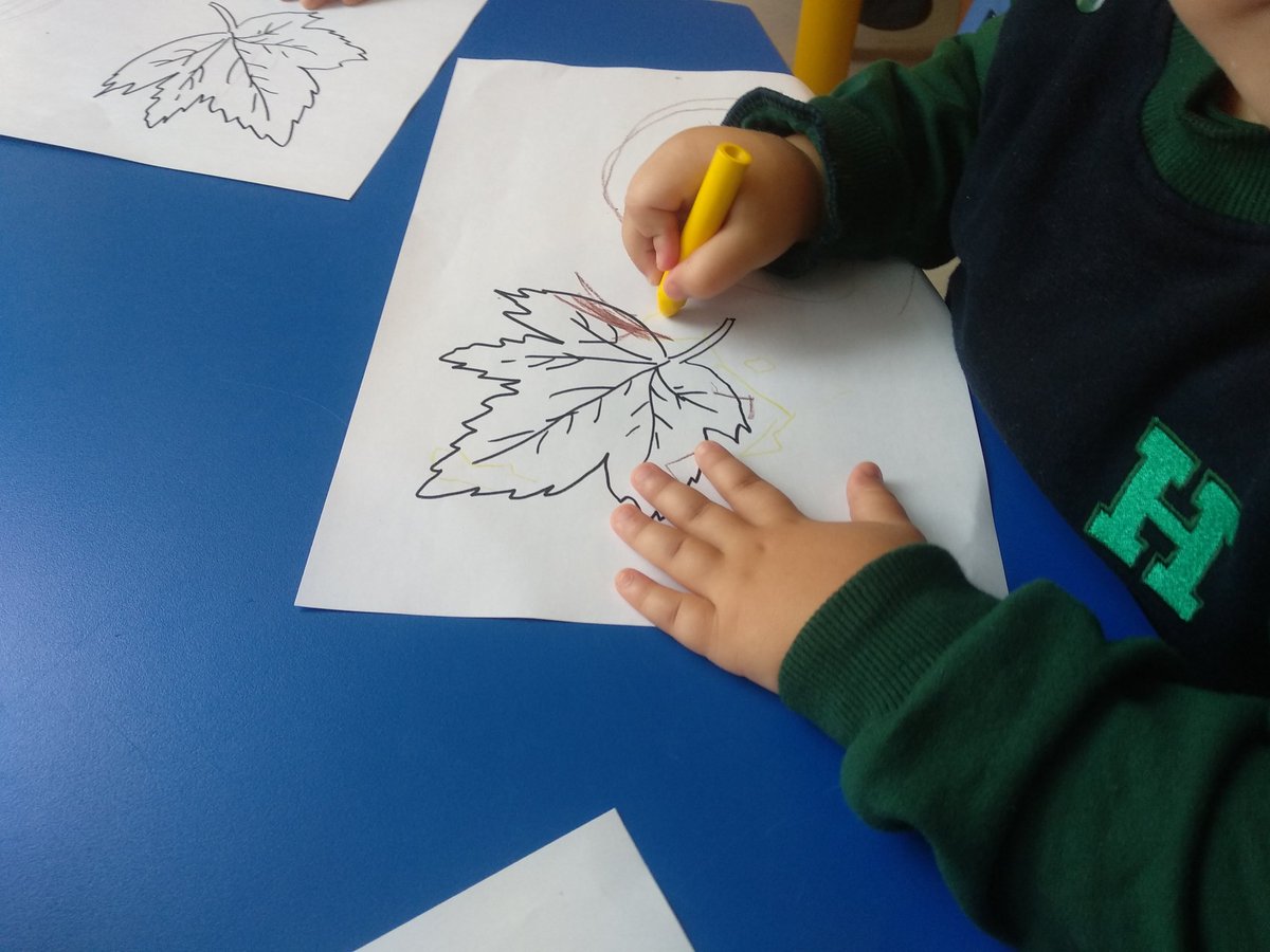 ananursery's tweet photo. Adiós veranito!!! En la clase arcoiris ya empiezan las hojas a caer..., Bienvenido otoño!!!! @HBSTORREJON https://t.co/KEpePLwOP4