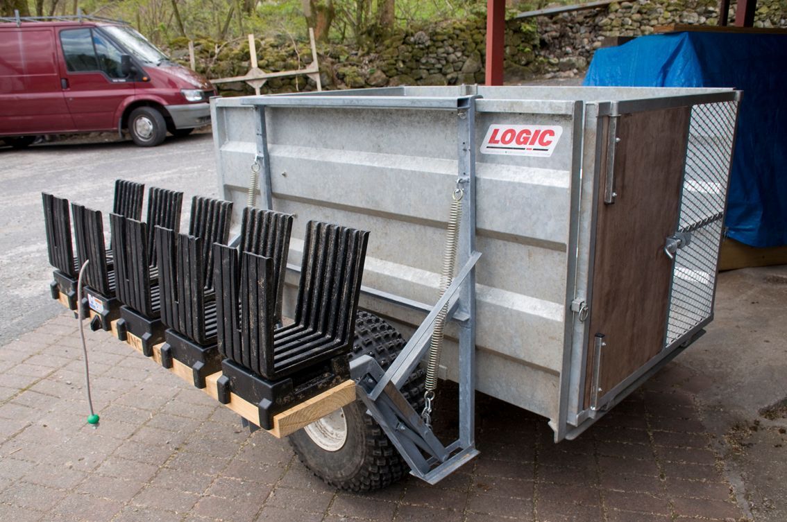 truncatoruk's tweet photo. #WoodcutWednesday How about using a system to cut and tip straight into your trailer! #TimeToChange #TreeSurgery #TreeSurgeon #ukmfg #innovate #NewWayToBuild https://t.co/6sg0s0zOBx