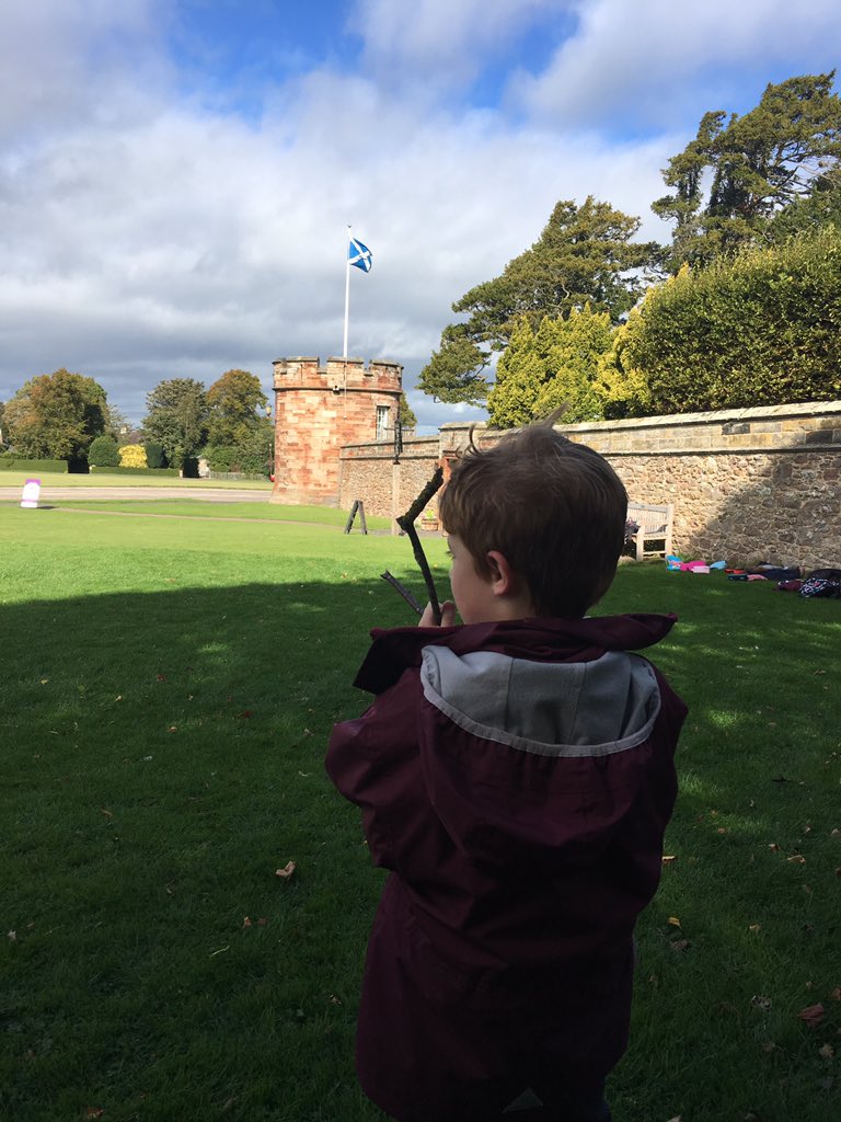 P2WCockenziePS's tweet photo. A great trip to Dirleton Castle today. Lots of learning about castles and we even found a dragon’s nest and egg! @andrewsp2009 @CockenziePS #dirletoncastle https://t.co/iCrleFzMDc
