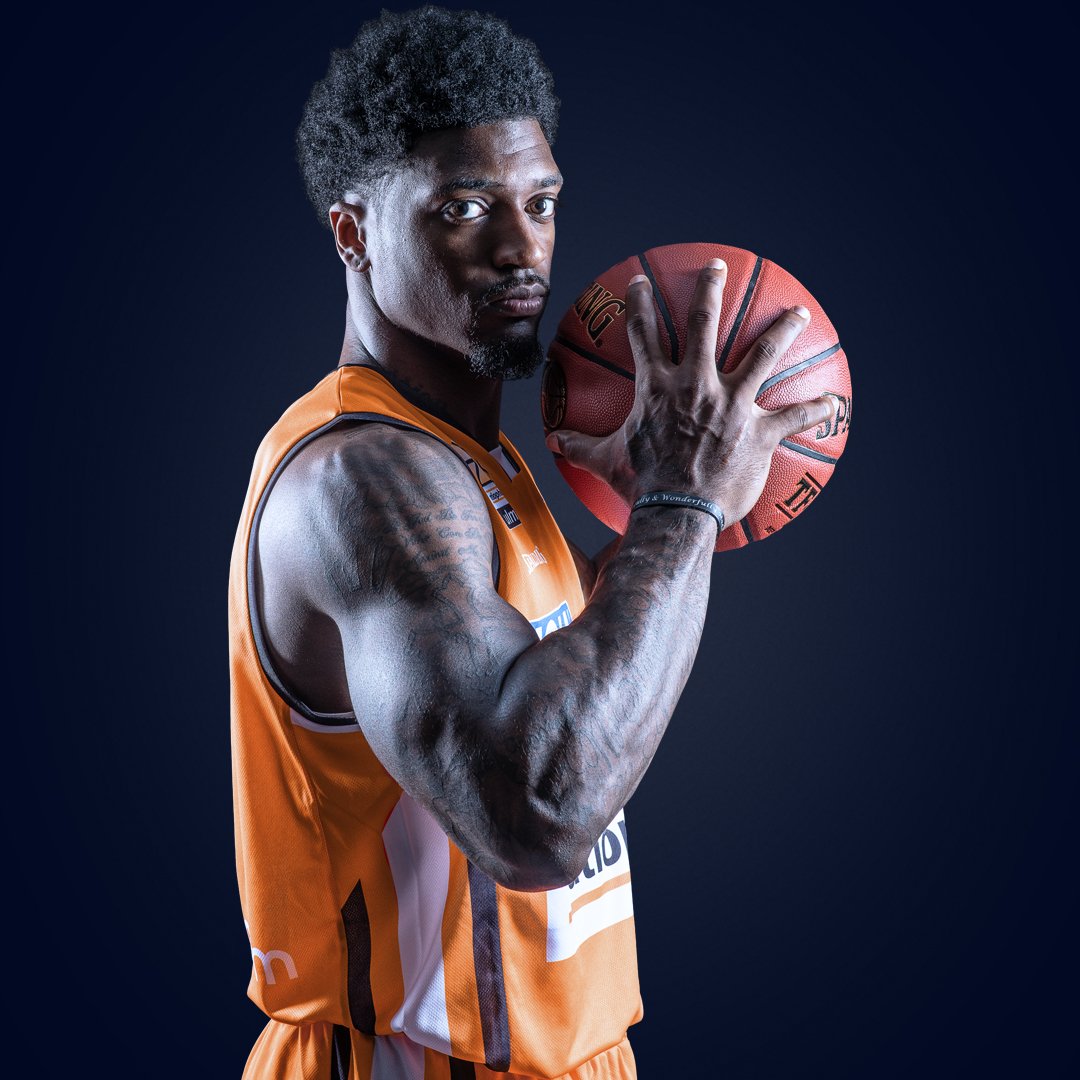 ratiopharmulm's tweet photo. Die #uuulmer sind ready für die neue Saison in der @easyCreditBBL &amp; im @EuroCup! 🔥🏀🔥 #weareone

#1 @5SWISH
#2 Patrick Miller
#3 @DwayneEvans21
#5 @2Xtremebounce https://t.co/Gx2LC2wBAa