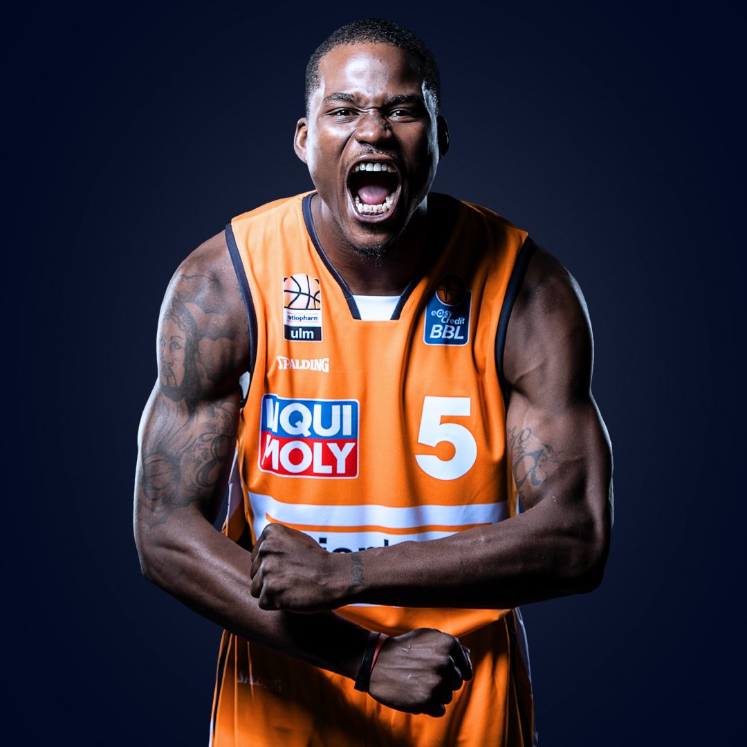 ratiopharmulm's tweet photo. Die #uuulmer sind ready für die neue Saison in der @easyCreditBBL &amp; im @EuroCup! 🔥🏀🔥 #weareone

#1 @5SWISH
#2 Patrick Miller
#3 @DwayneEvans21
#5 @2Xtremebounce https://t.co/Gx2LC2wBAa