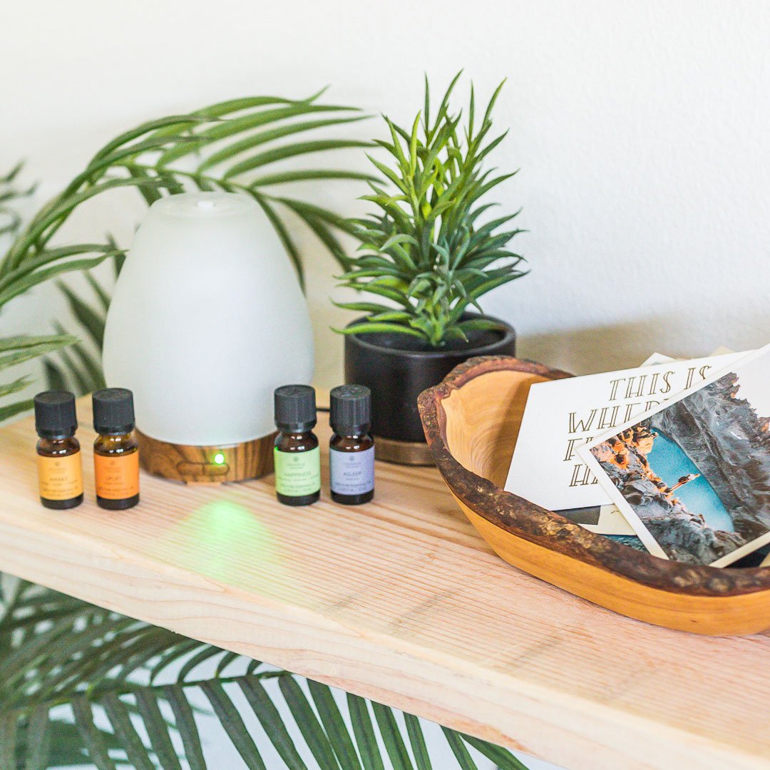 CBayCandle's tweet photo. Incorporating mood-enhancing aromatherapy into your workspace is a great way to add wellness to your everyday work life. For more ideas how to add a sense of wellness to your work environment, head over to @modishandmain: 
https://t.co/DSnGyUzAfz
#cbcwellness https://t.co/xLU4yjgHHf