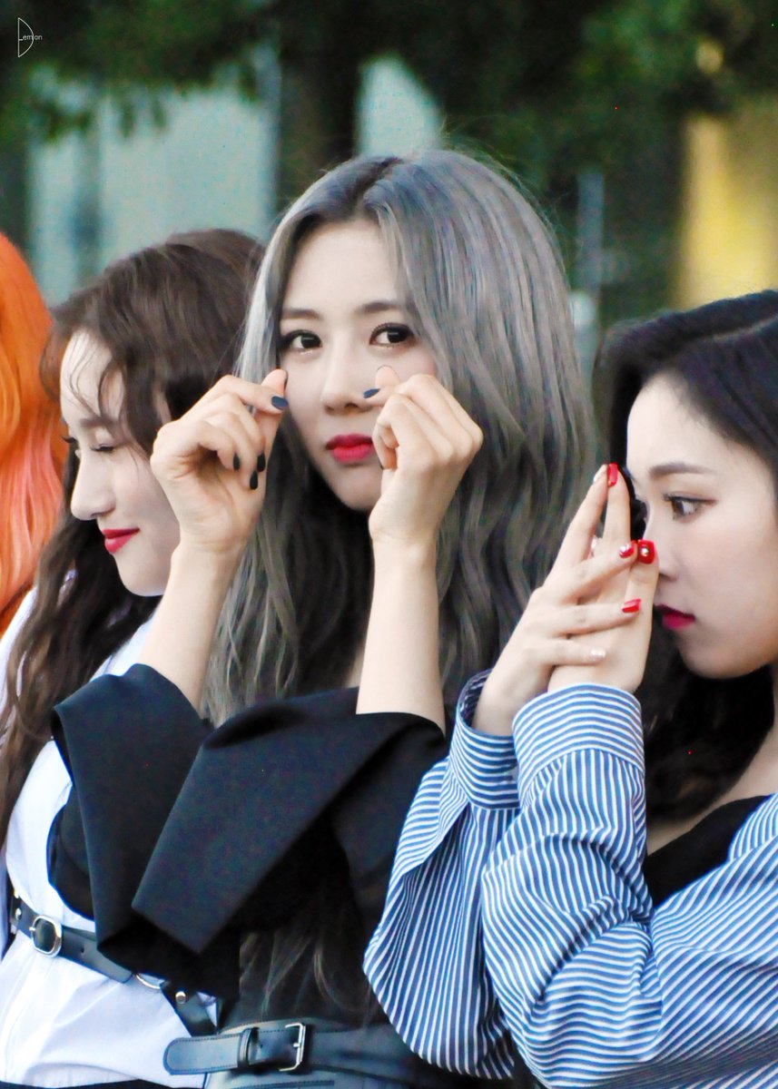 180922 쇼음악중심 미니팬미팅
#DREAMCATCHER #드림캐쳐 #유현 #YOOHYEON #김유현

당신이 노래를 한다면 나는 기꺼이 평생 바래지 않는 악보가 될 수 있는 걸,