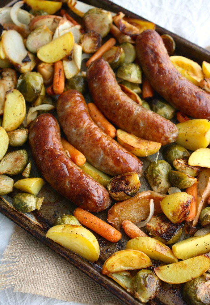 #Oktoberfest Sheet Pan Brats with Roasted Vegetables offers great #fall flavors, easy prep, and super-easy cleanup. Who’s interested in a low-fuss, fall-inspired meal? I know I am! azgrabaplate.com/oktoberfest-sh… #sheetpanmeals #easyrecipes #Brats #roastedvegetables