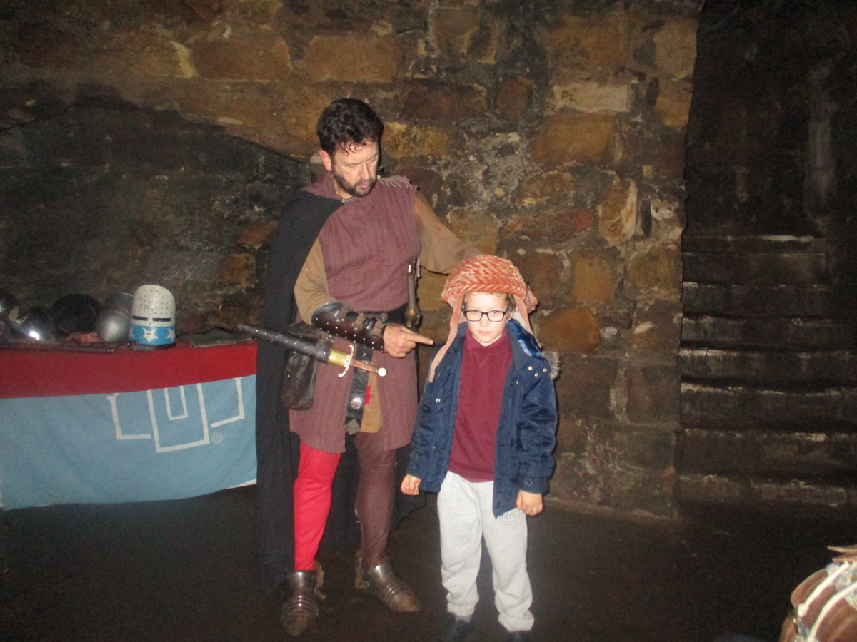 P2WCockenziePS's tweet photo. We learned a lot about armour and weapons from a real life knight today on our Dirleton Castle visit. @CockenziePS https://t.co/YRBSIvz4ls
