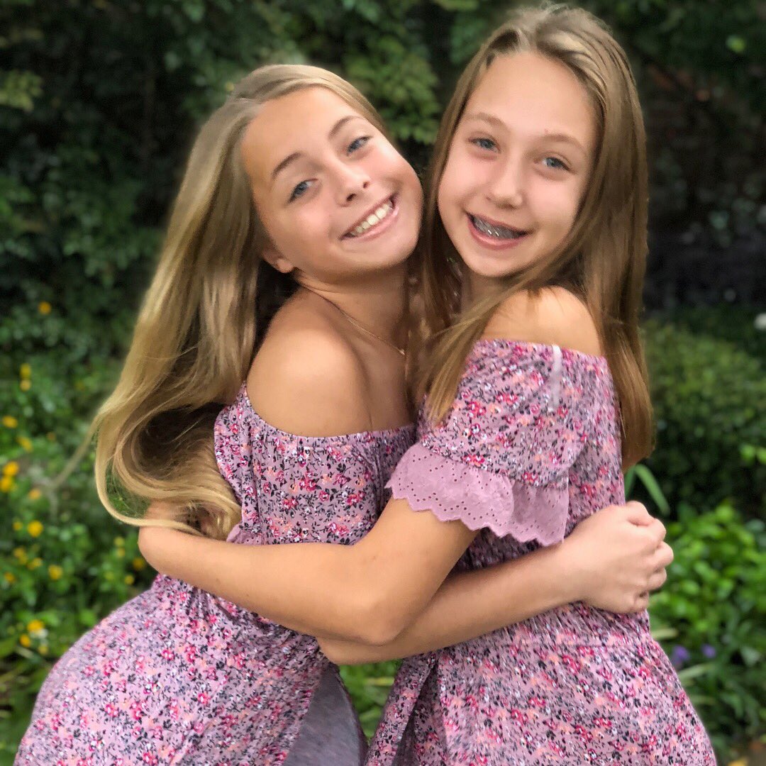 vreeves12's tweet photo. Double the cuteness with these two for #twinday #shadowridgemiddleschool #kindnessweek2018 https://t.co/XZURlvcoB7