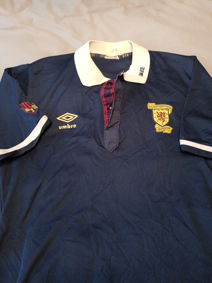 BarryBhoy777's tweet photo. #Scotland1990 woulda been 9 an I rekon it would fit me still coz they wer the baggy rap icon days an now its the skinny t era π https://t.co/LNZRpctudt