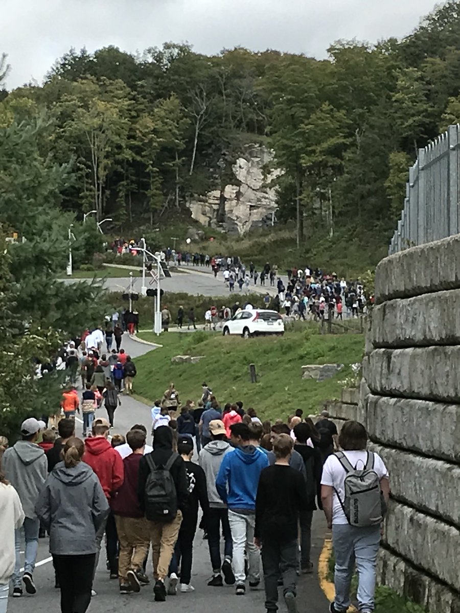 HuntsvilleHS's tweet photo. Great turnout for today’s Terry Fox Walk #twooniesforterry #hhsproud #terryranforme https://t.co/jI9CuYWmJj