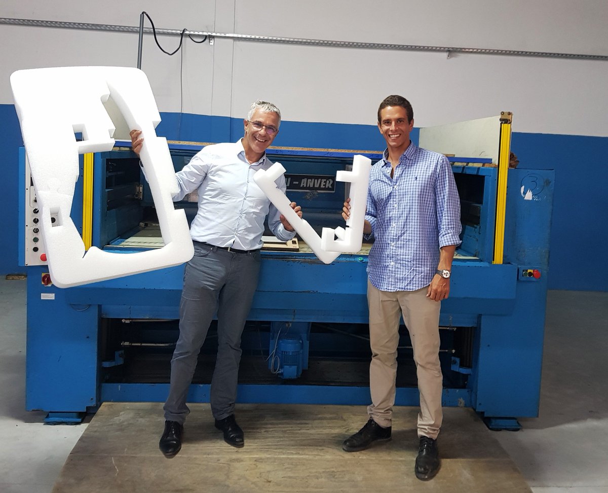 PackUpGroup's tweet image. Après une petite traversée de la méditerranée, la nouvelle presse est arrivée sur notre site de production Pack Up Morocco !  🇲🇦 🛳️📦