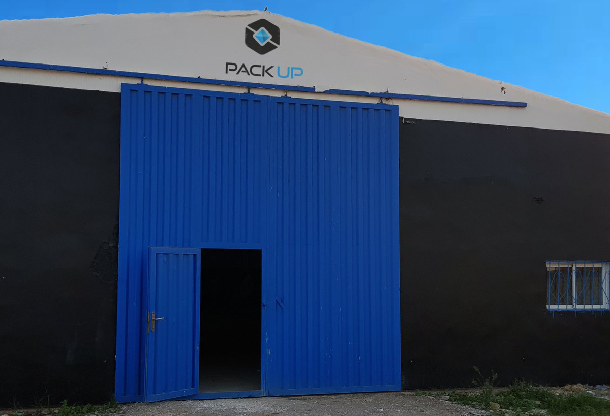 PackUpGroup's tweet image. Après une petite traversée de la méditerranée, la nouvelle presse est arrivée sur notre site de production Pack Up Morocco !  🇲🇦 🛳️📦