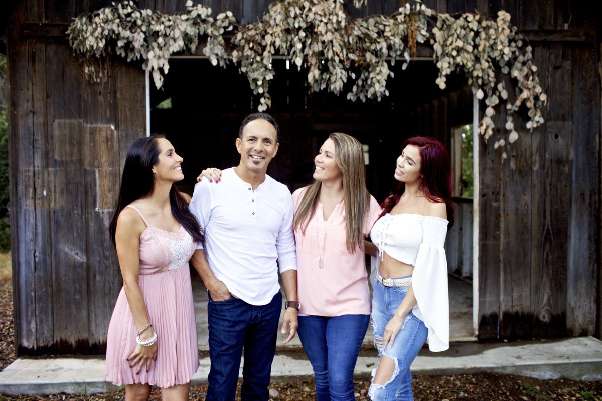 RandiciousO's tweet photo. #nationaldaughterday #ihave3 https://t.co/WgQmfo91dd