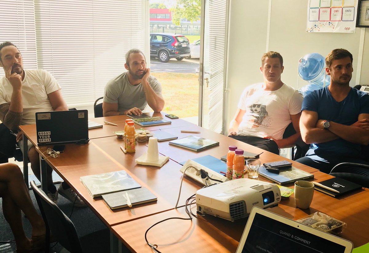 LaureVitou's tweet photo. @macovei7 @couetlannes @randallkamea concentrés devant l intervention de @fredericviard, encore une bien  belle journée d apprentissage #mediatraining #formation @ProvaleRugby @mediaconcept @AGathezecom @uniformation_ https://t.co/XQunf5u0oa
