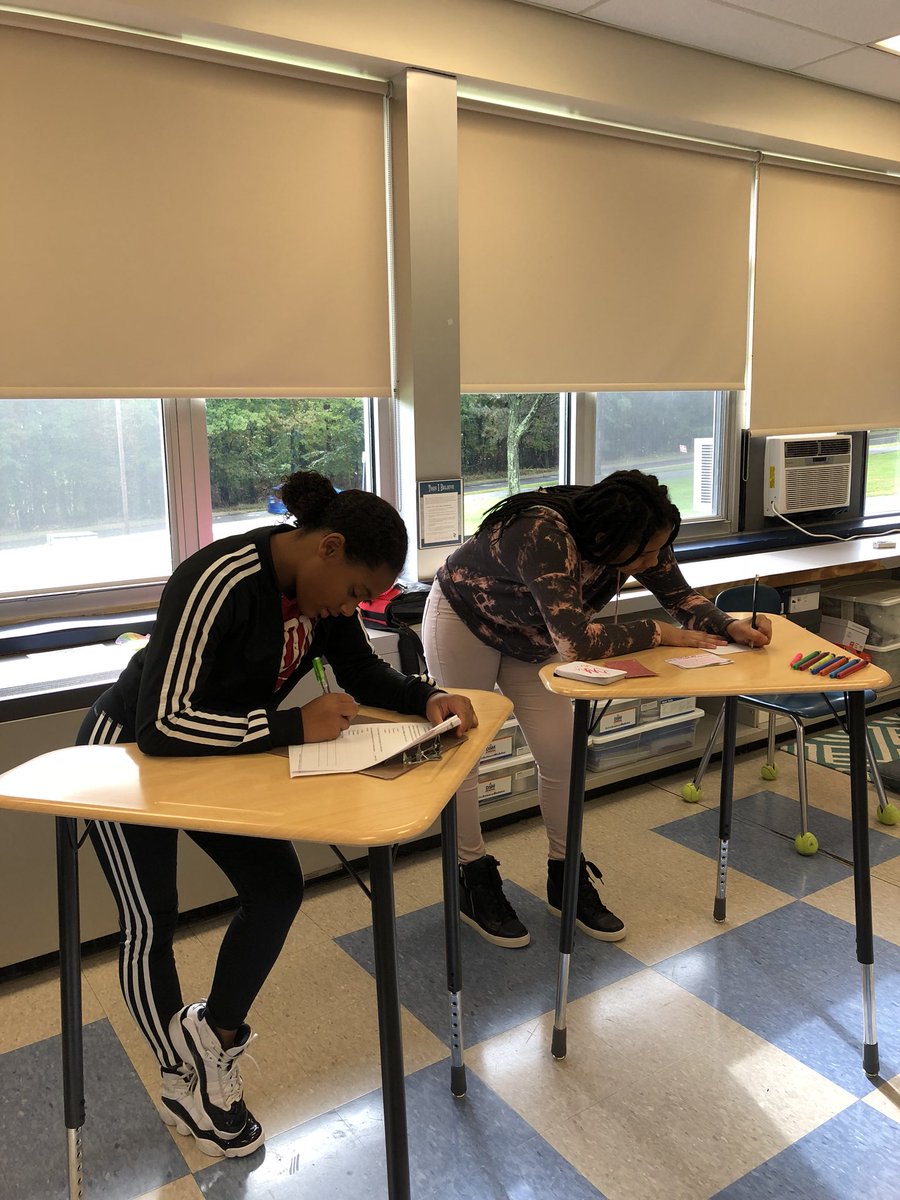 Utilizing our standing desks courtesy of <a href="/_TheMSF_/">Mahwah Schools Foundation</a> ! #flexibleseating #learningspaces #msfgrant <a href="/RamapoRidgeMS/">Ramapo Ridge MS</a>