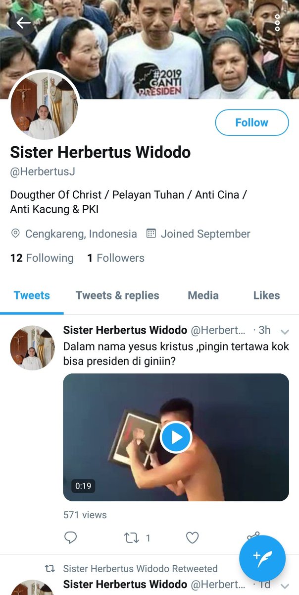 baecorgi's tweet photo. PLEASE TOLONG BANGET PLEASE PLEASE PLEASE 😭😭🙏🏻🙏🏻🙏🏻

Siapapun yang liat tweet ini, tolong report akun yang tertera di gambar. Dia fake acc, pakai identitas seorang suster  yang gue gatau siapa.

Ini pengotoran nama baik agama. Tolong report ya guys. Tolong banget. https://t.co/u95RpKMAER