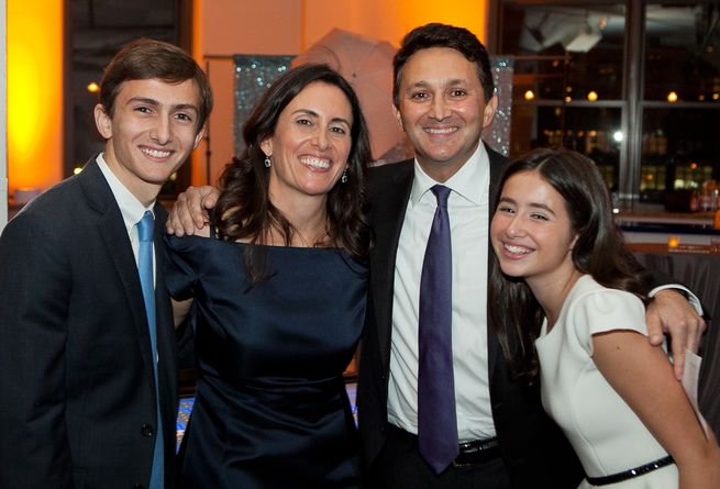 McKinsey's tweet photo. McKinsey was ranked one of the top 10 companies of the year by @_workingmother_ for the 4th year in a row. We’d like to introduce you to our working mother of the year, New York-based senior partner Liz Hilton Segel. https://t.co/jFs04i20OC #WM100Best https://t.co/VFHvlfMdHd