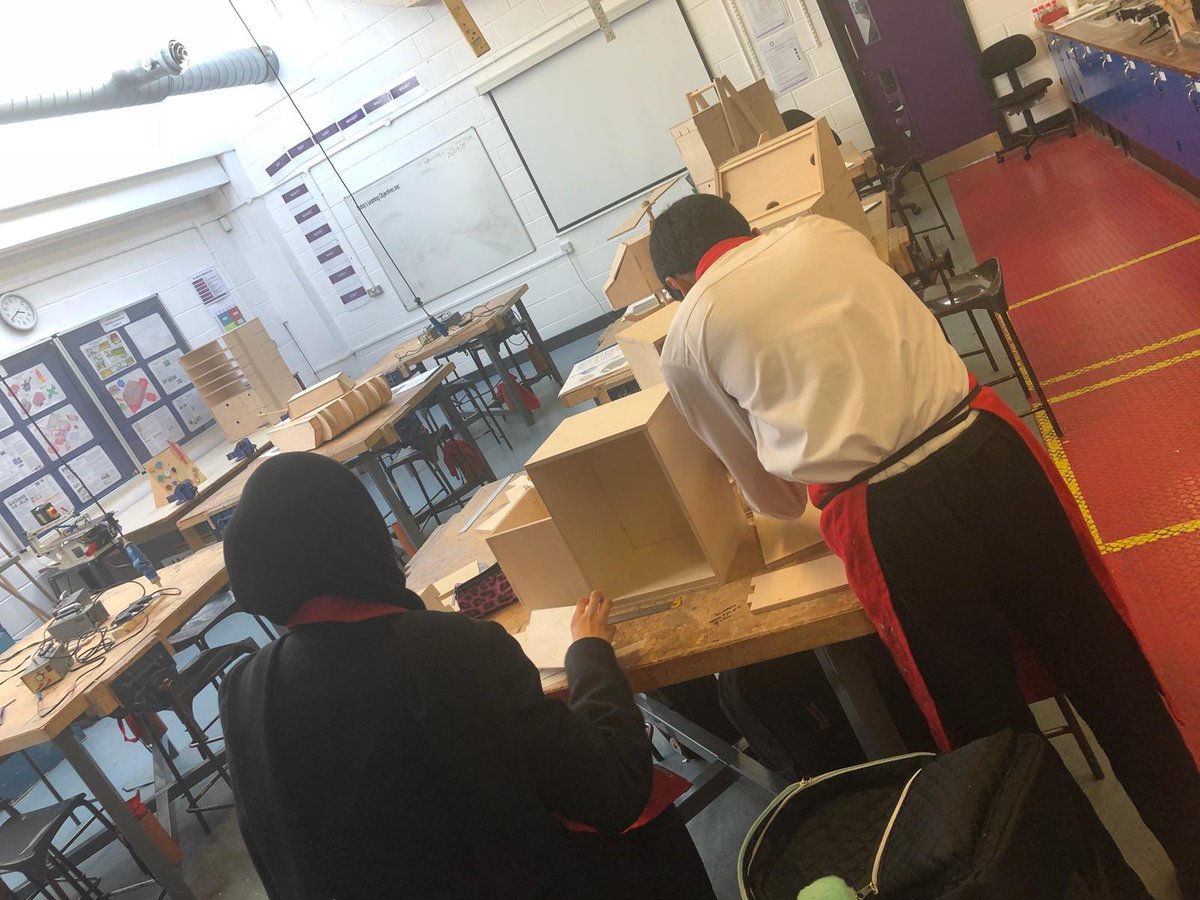 SmallHeathLA's tweet photo. We are getting creative in D.T, Textiles and Art. We have lots of take home items for our families to remember their time at Small Heath Leadership Academy today #shlaopenevening2018 #wearestar #creative #teamart #teamtextiles #teamdt https://t.co/NRjmw5HqjI