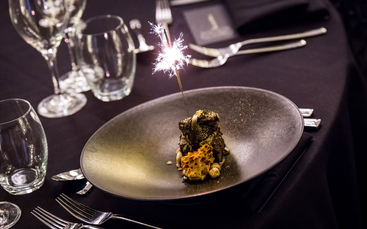 #Win a seat at the <a href="/QEIICentre/">QEII Centre</a>'s #ChefsTable + try out one of London's finest dining experiences on offer. Enter here ➡️ bit.ly/2Qc37DF