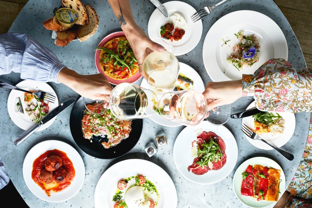 AubaineUK's tweet photo. Enter our #competition to #win a free-flowing dinner for two. RT &amp; follow to be in with a chance. Winner announced 28th September at 4pm. #WinItWednesday https://t.co/VOK49XsO84