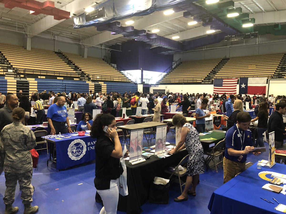 craigsshapiro's tweet photo. AISD hosting TACRAO College Fair. 125 colleges and universities represented. High school and middle school students investing in their futures. College, career &amp; life! @AISDSupt #aisdproud https://t.co/PWsgTGgwGs